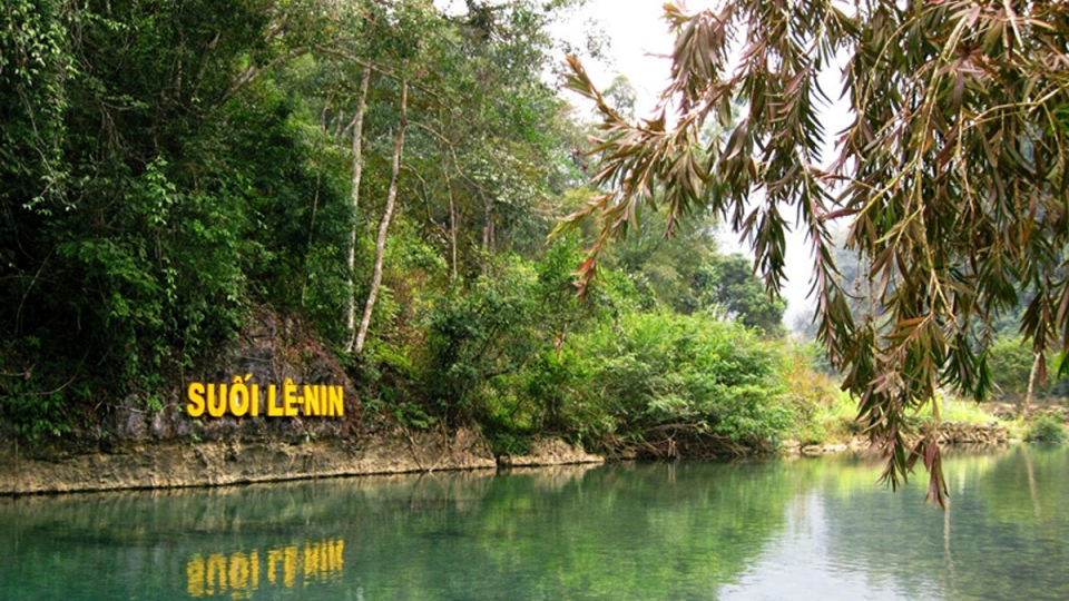 Suối Lê-nin  trong quần thể di tích lịch sử Pác Bó